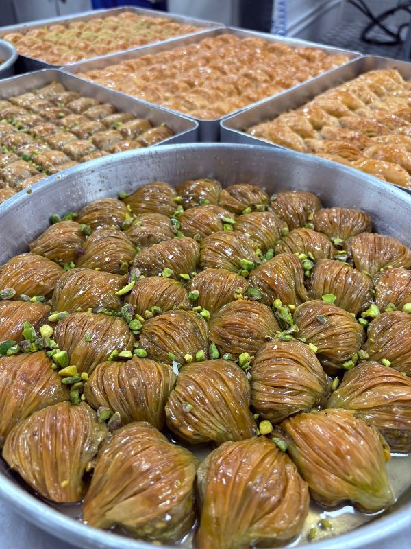 Rabia Almila : Oklavia Her Katinda Emek,  Her Lokmada Lezzet 